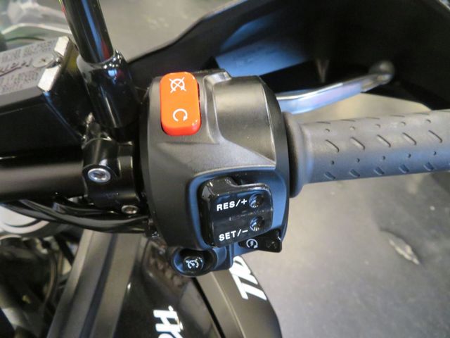 triumph - tiger-800-xcx