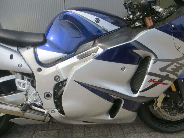 suzuki - gsx-r-1300-hayabusa