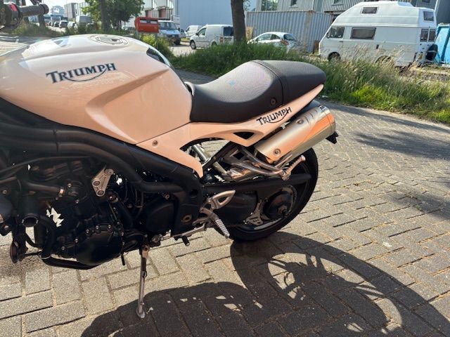 triumph - speed-triple-1050