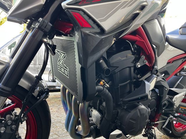 kawasaki - z900