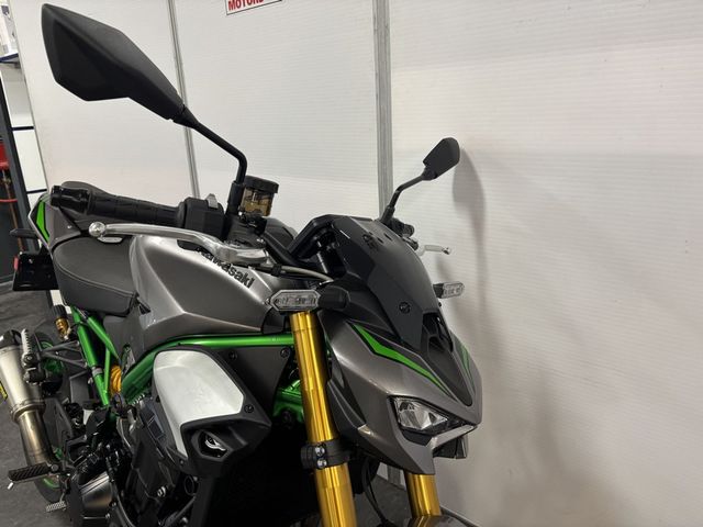 kawasaki - z900