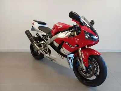 YAMAHA YZF R1 – foto 3