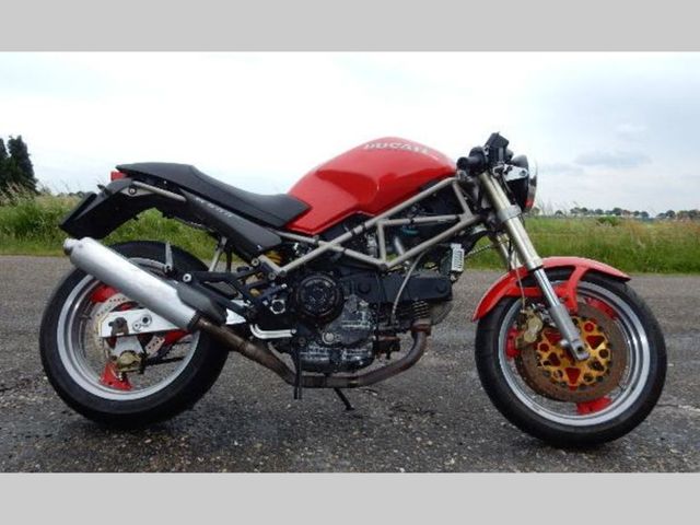 ducati - m-900-monster