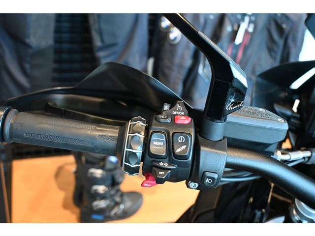bmw - r-1250-gs-triple-black