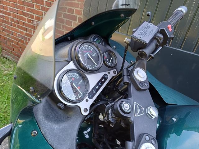 triumph - sprint-executive