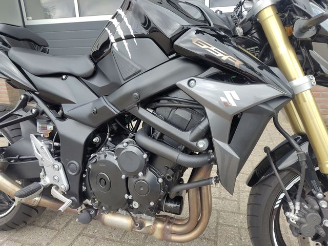 suzuki - gsr-750