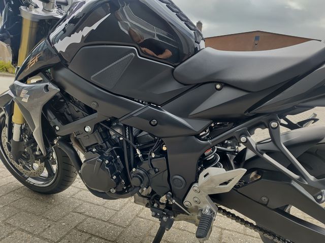 suzuki - gsr-750