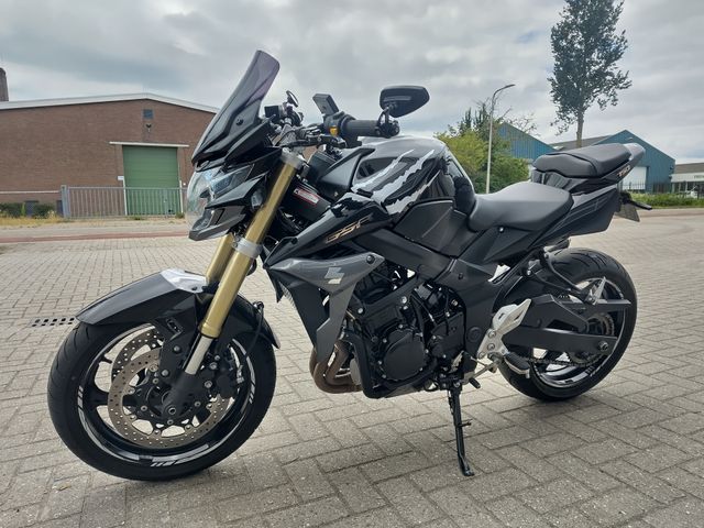 suzuki - gsr-750