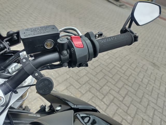 suzuki - gsr-750