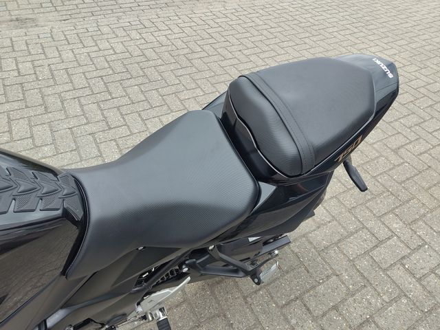 suzuki - gsr-750