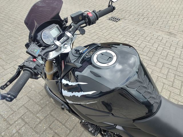 suzuki - gsr-750