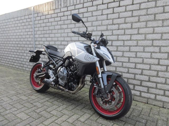 suzuki - gsx-8s