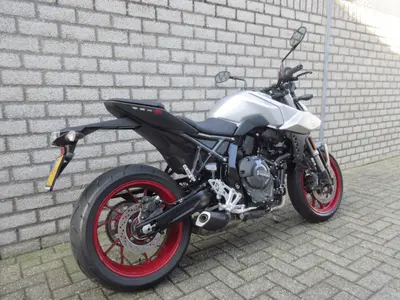 SUZUKI GSX-8S – foto 3