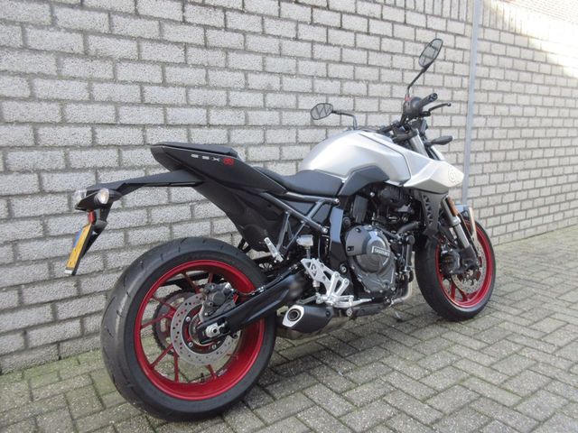 suzuki - gsx-8s