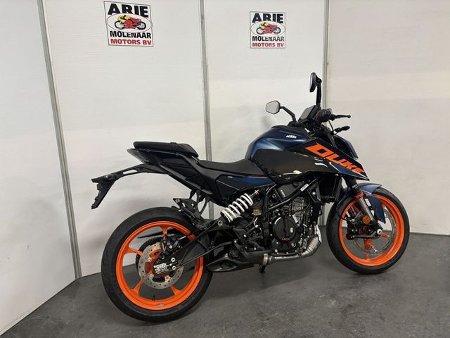 ktm - 125-duke