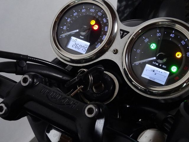 triumph - bonneville-t-120-black