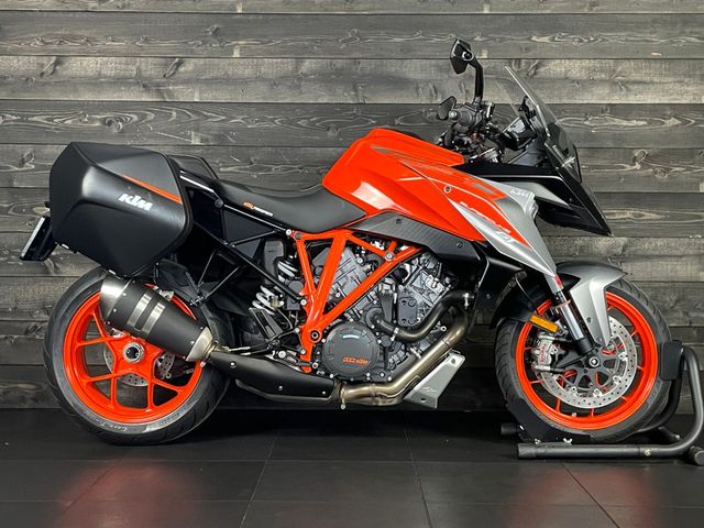 ktm - 1290-super-duke-gt