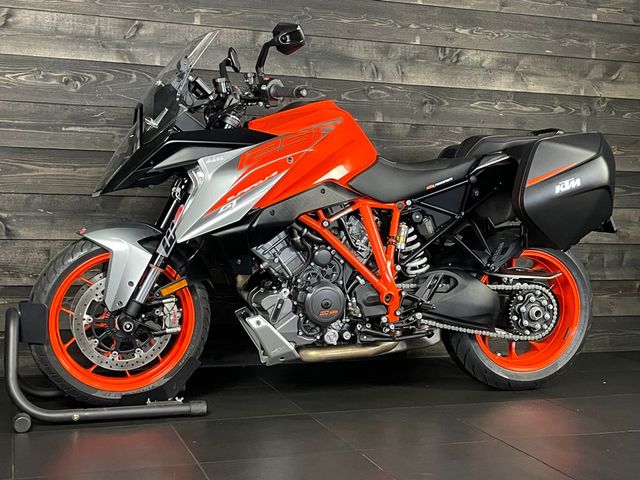 ktm - 1290-super-duke-gt