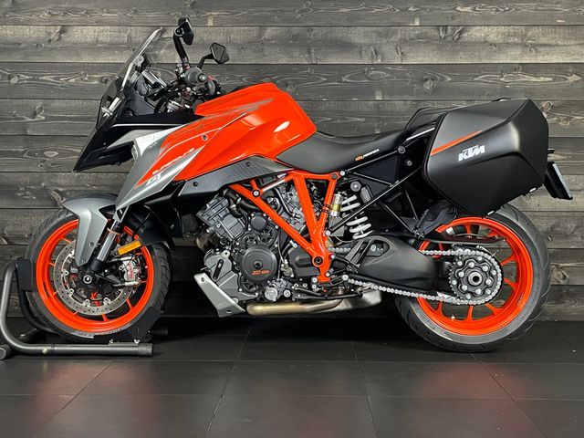 ktm - 1290-super-duke-gt