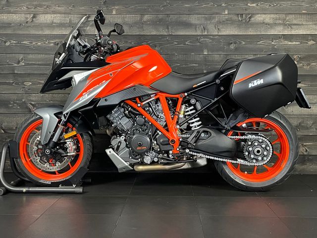 ktm - 1290-super-duke-gt