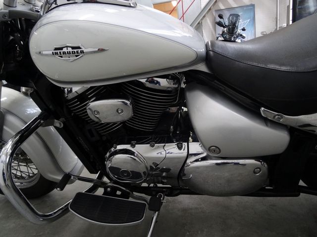 suzuki - intruder-c-800-classic