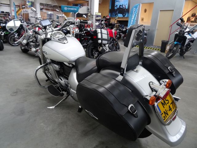 suzuki - intruder-c-800-classic