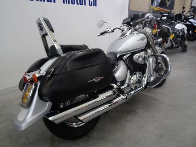 suzuki - intruder-c-800-classic