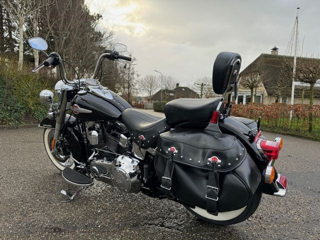 harley-davidson - heritage-softail-classic-flstc