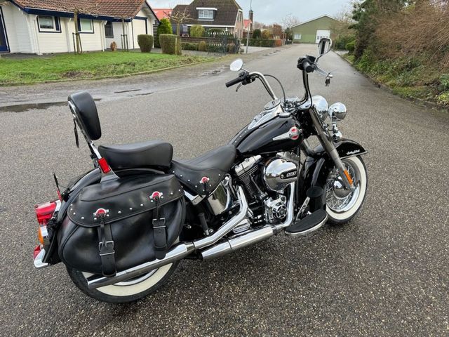 harley-davidson - heritage-softail-classic-flstc