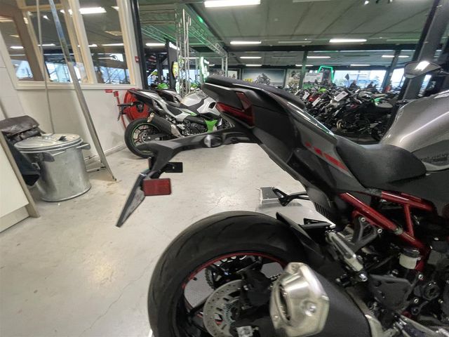 kawasaki - z900