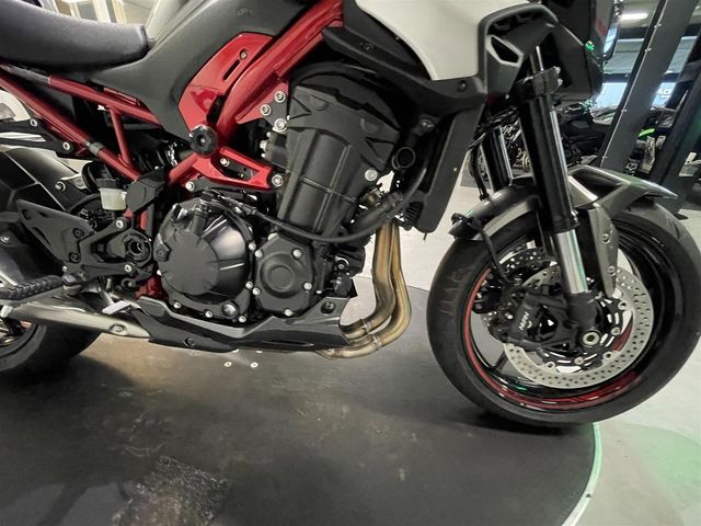 kawasaki - z900