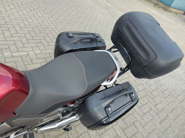 moto-guzzi - 750-breva-touring