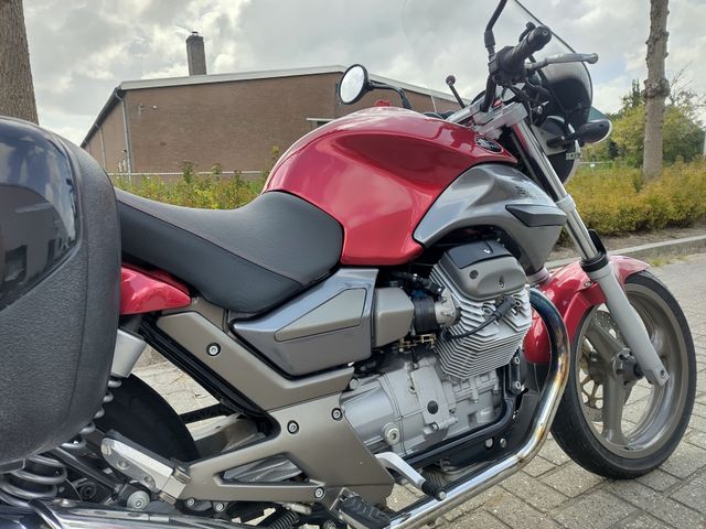 moto-guzzi - 750-breva-touring