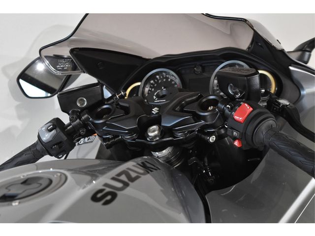 suzuki - gsx-r-1300-hayabusa