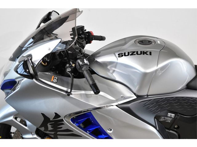 suzuki - gsx-r-1300-hayabusa