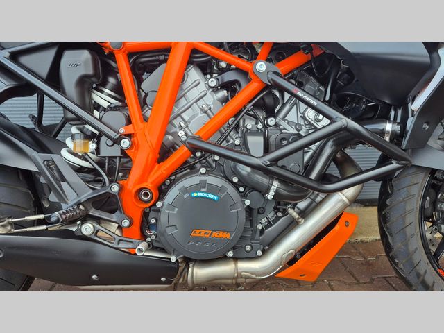 ktm - 1290-super-duke-gt