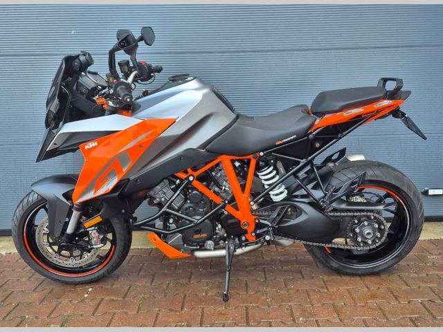 ktm - 1290-super-duke-gt