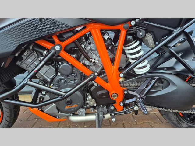ktm - 1290-super-duke-gt