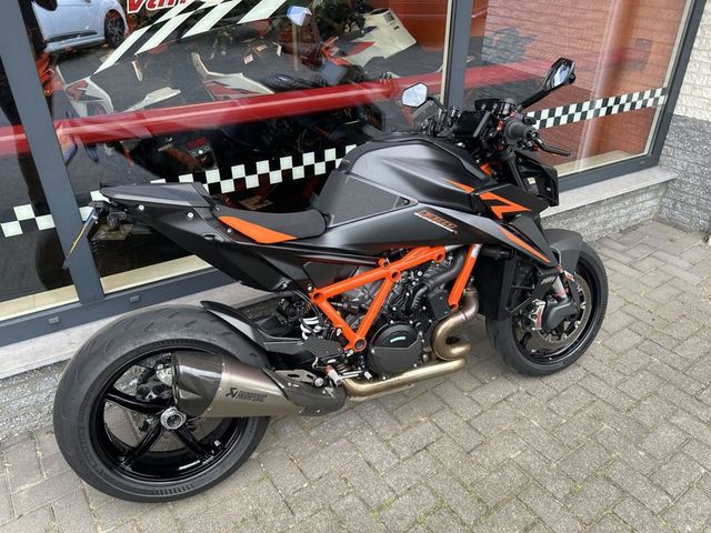 ktm - 1390-super-duke-r