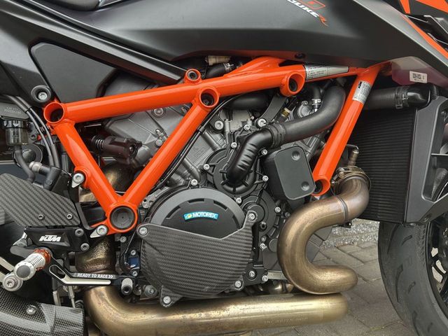 ktm - 1390-super-duke-r