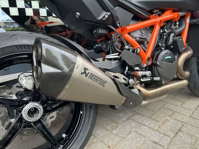 ktm - 1390-super-duke-r