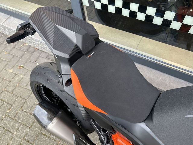 ktm - 1390-super-duke-r