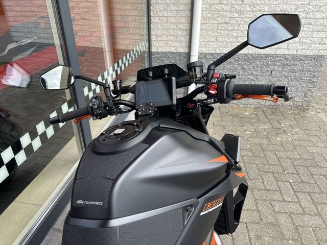 ktm - 1390-super-duke-r
