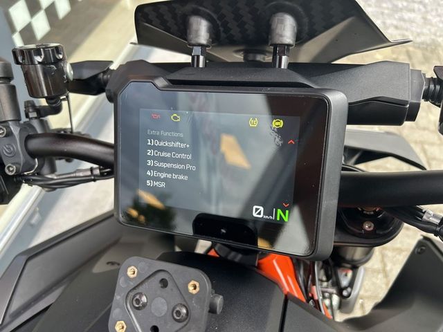 ktm - 1390-super-duke-r