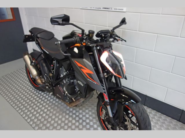 ktm - 1290-super-duke-r