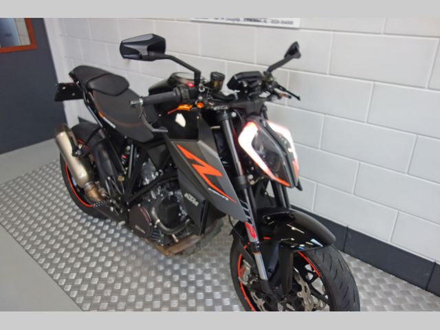 ktm - 1290-super-duke-r