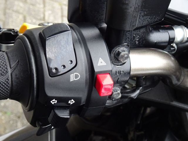 suzuki - b-king-1300