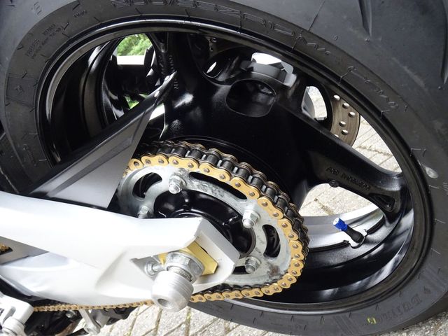 suzuki - b-king-1300