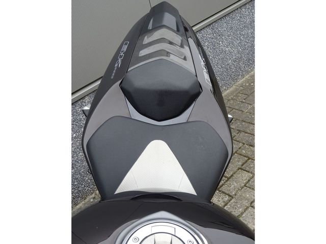 suzuki - b-king-1300