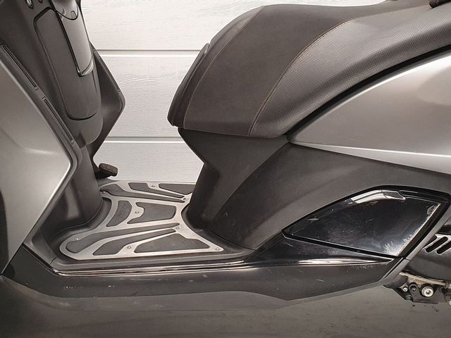 peugeot - metropolis-400